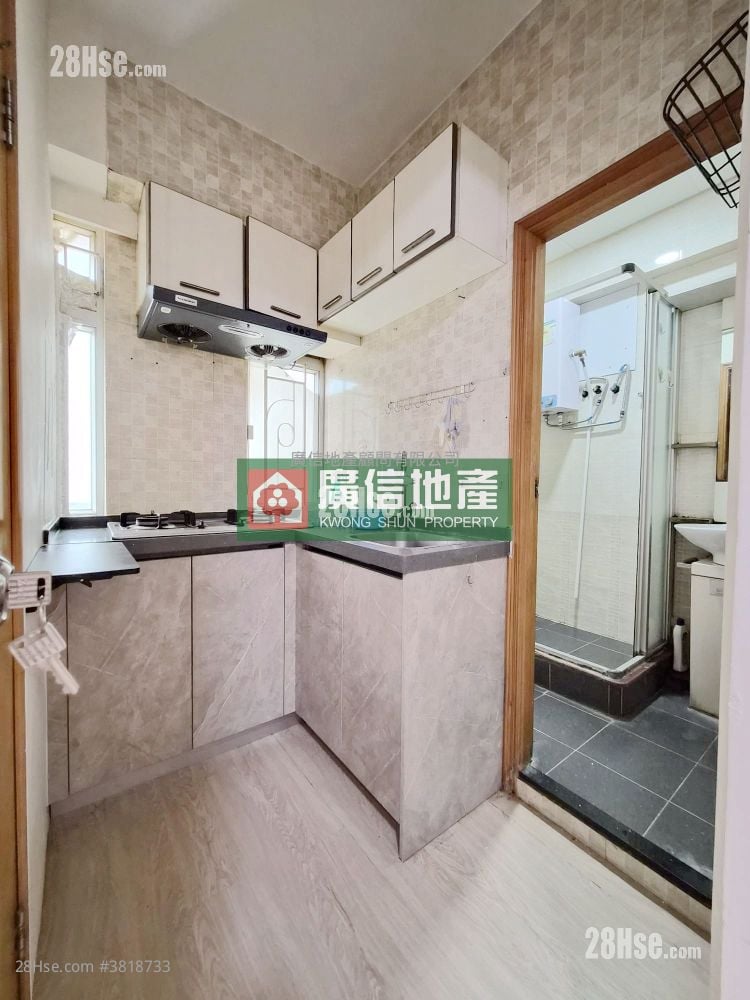 Shun King Building Rental 2 Bedrooms , 1 Bathroom 215 ft²