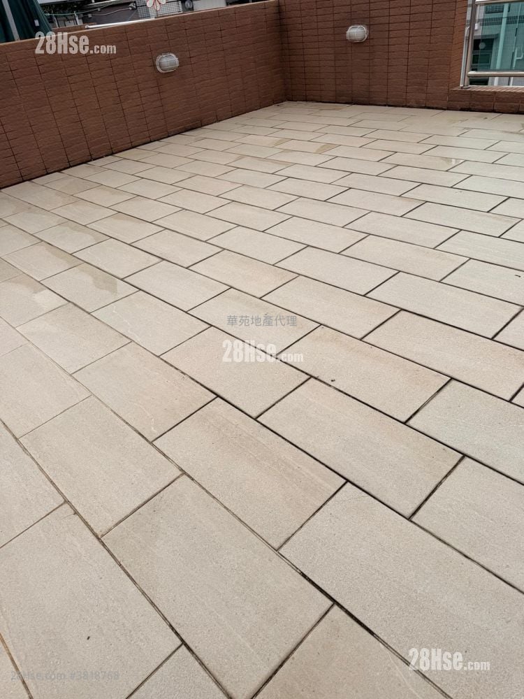 村屋 租盤 3 房 , 1 浴室 700 平方呎