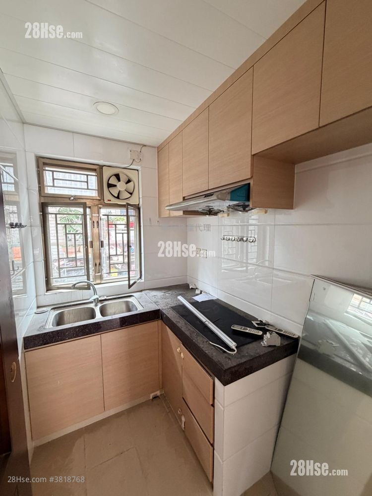 村屋 租盤 3 房 , 1 浴室 700 平方呎