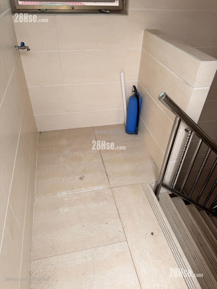 村屋 租盤 3 房 , 1 浴室 700 平方呎