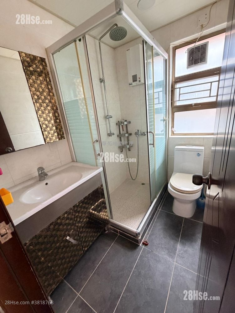 村屋 租盤 3 房 , 1 浴室 700 平方呎