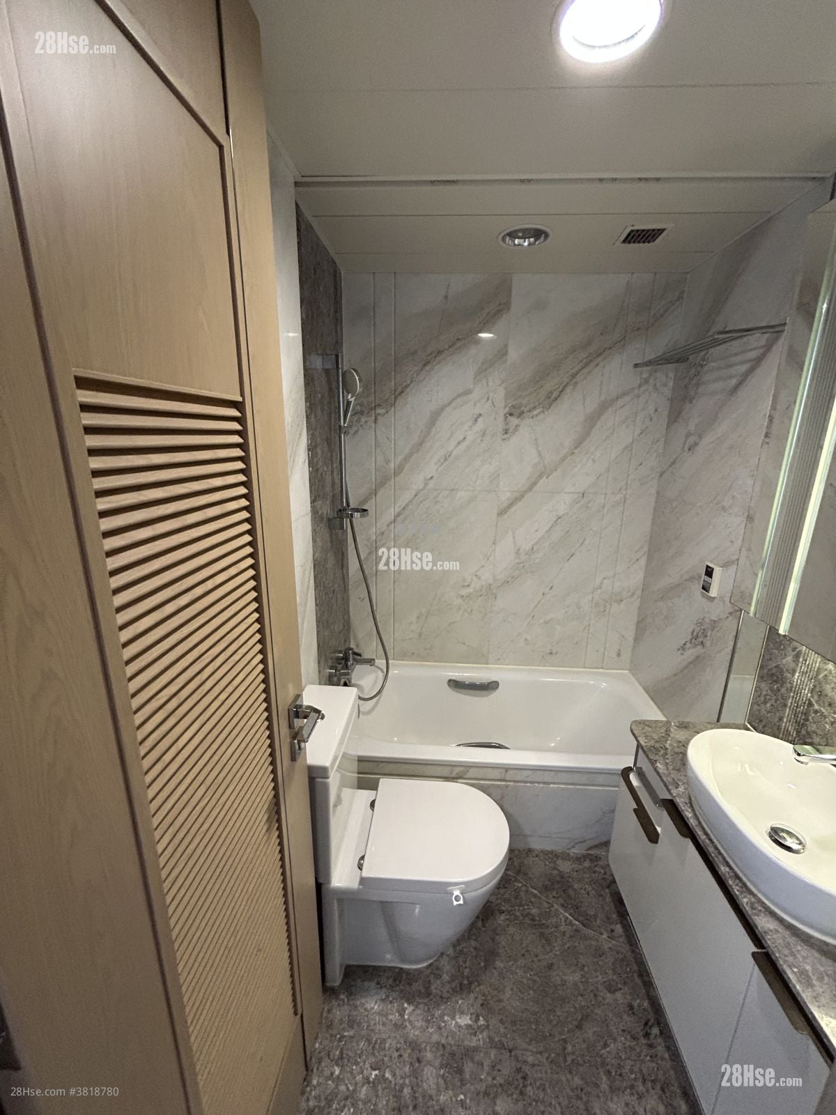 愛海頌 售盤 3 房 , 2 浴室 786 平方呎