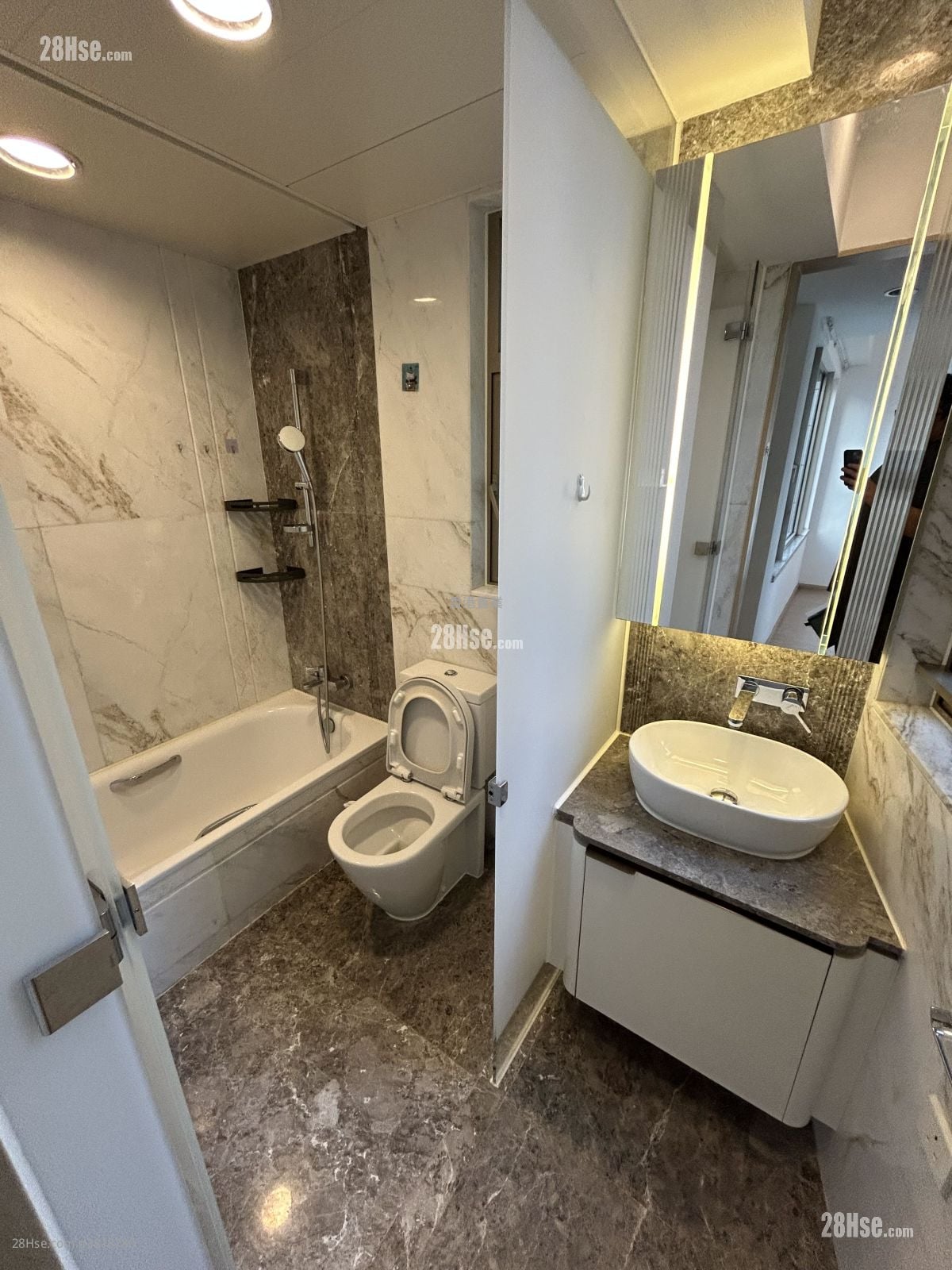 愛海頌 售盤 3 房 , 2 浴室 786 平方呎