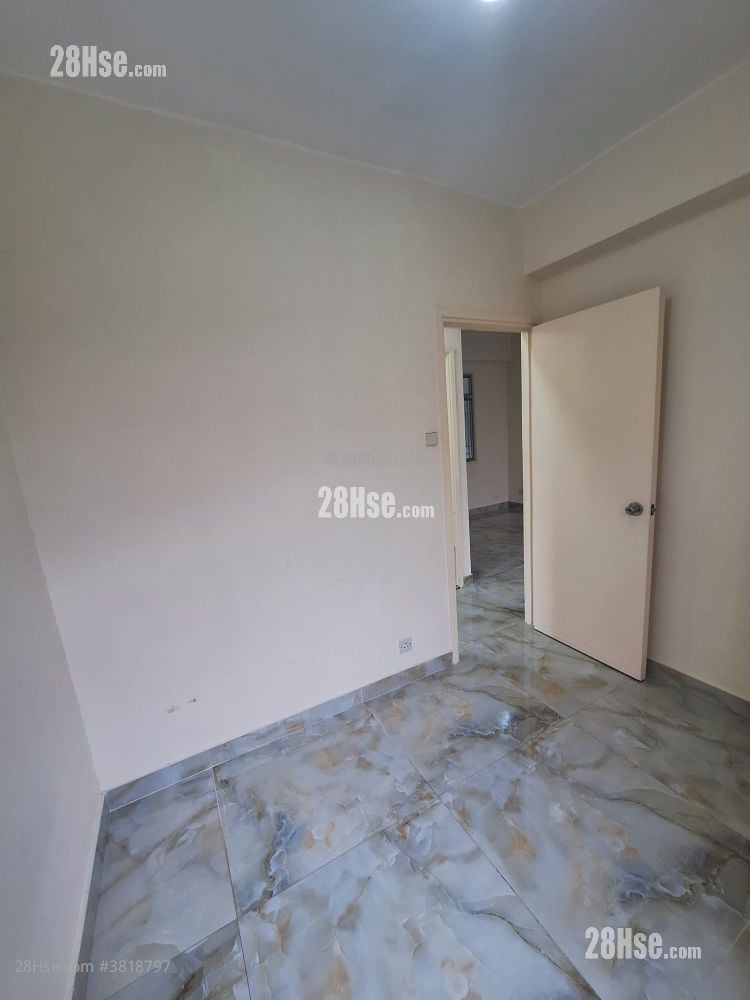 Kam Fung Garden Sell 2 Bedrooms , 1 Bathroom 527 ft²