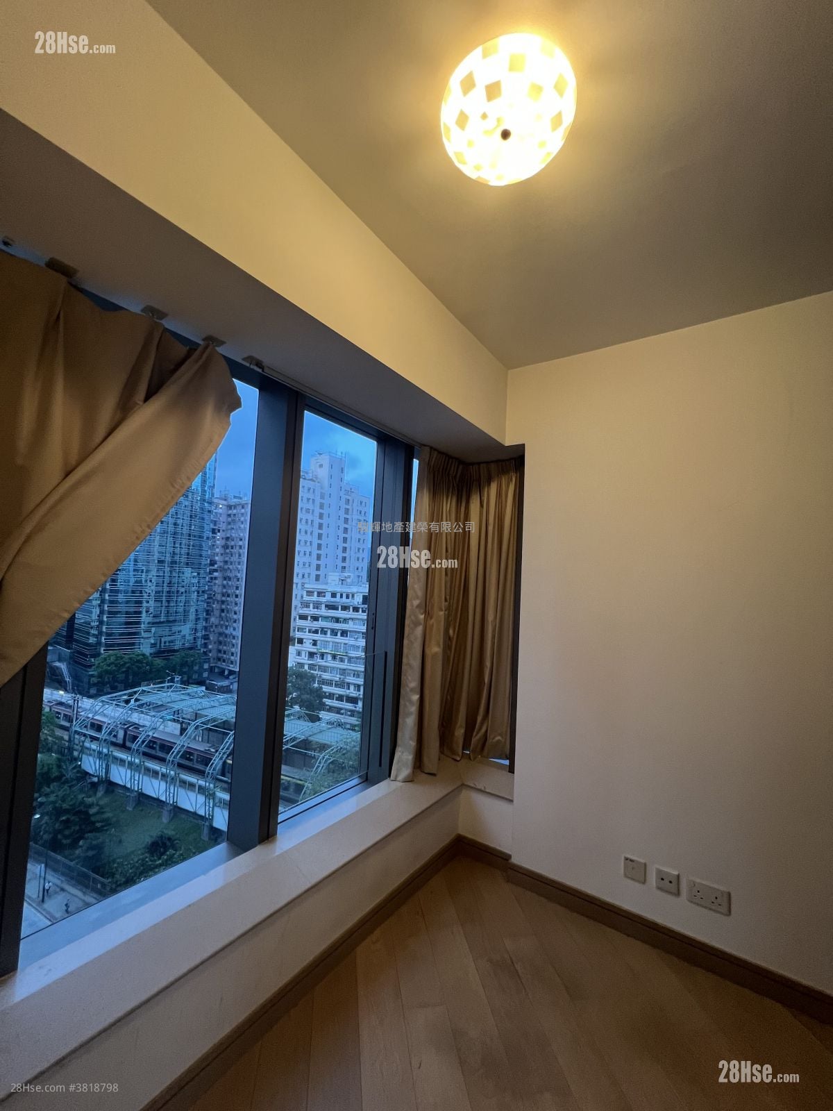 Macpherson Place Rental 2 Bedrooms , 1 Bathroom 561 ft²