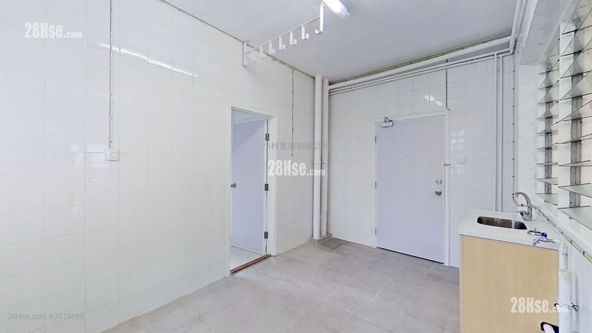 servant’s room: 89-91 Broadcast Drive Rental 3 Bedrooms , 2 Bathrooms 2,312 ft²