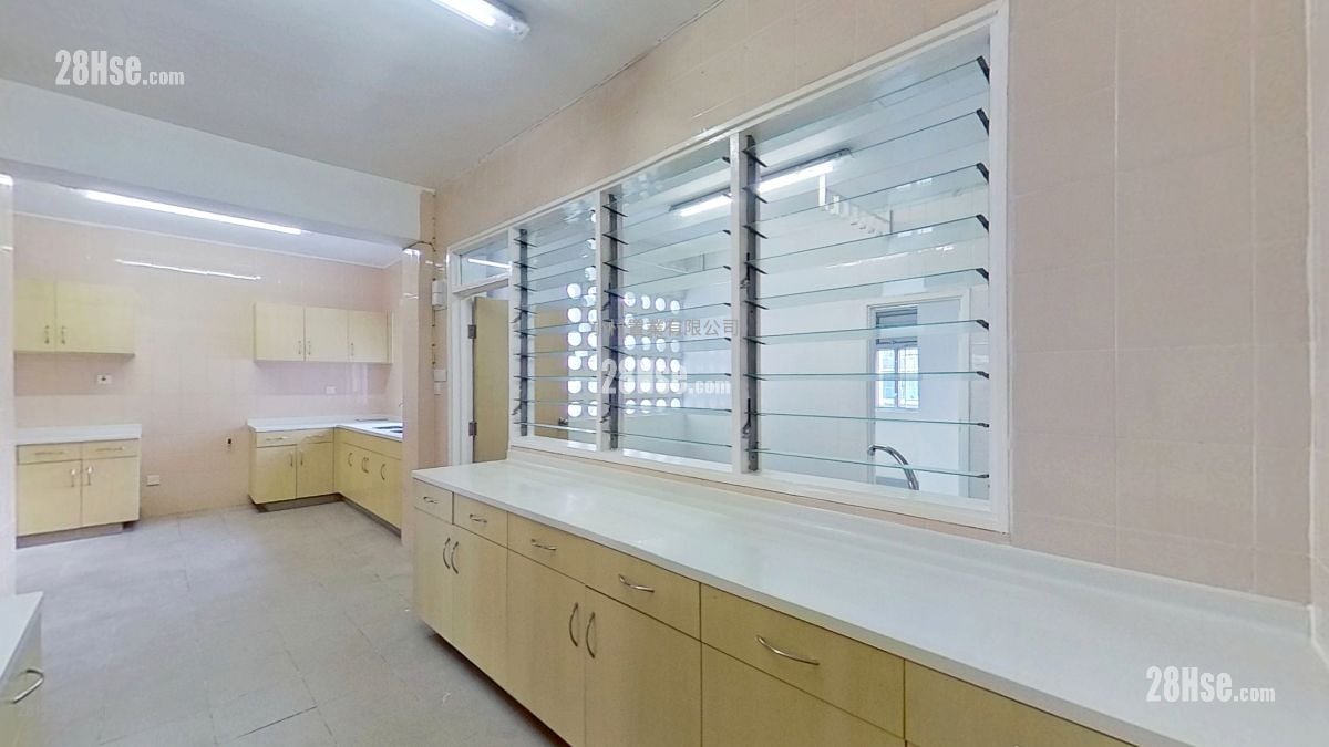 kitchen: 89-91 Broadcast Drive Rental 3 Bedrooms , 2 Bathrooms 2,312 ft²