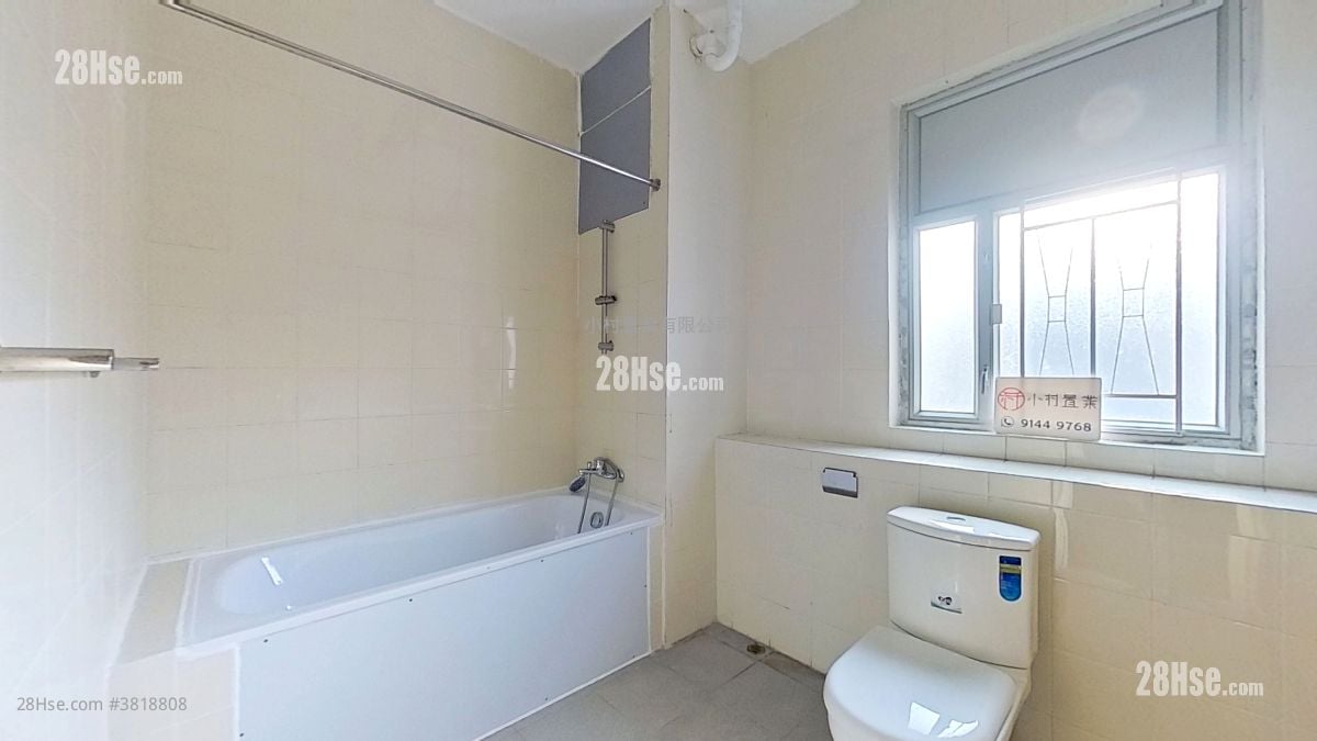 bathroom: 89-91 Broadcast Drive Rental 3 Bedrooms , 2 Bathrooms 2,312 ft²