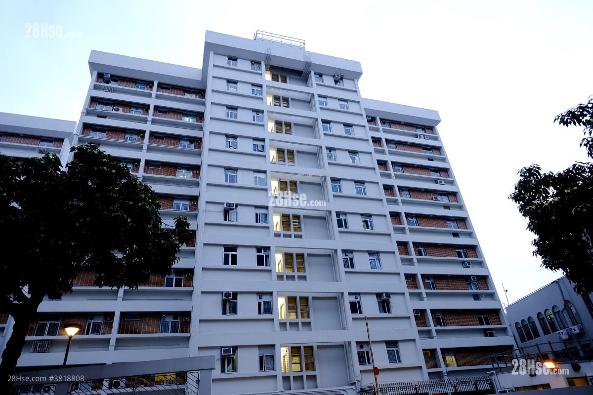 building outlook: 89-91 Broadcast Drive Rental 3 Bedrooms , 2 Bathrooms 2,312 ft²