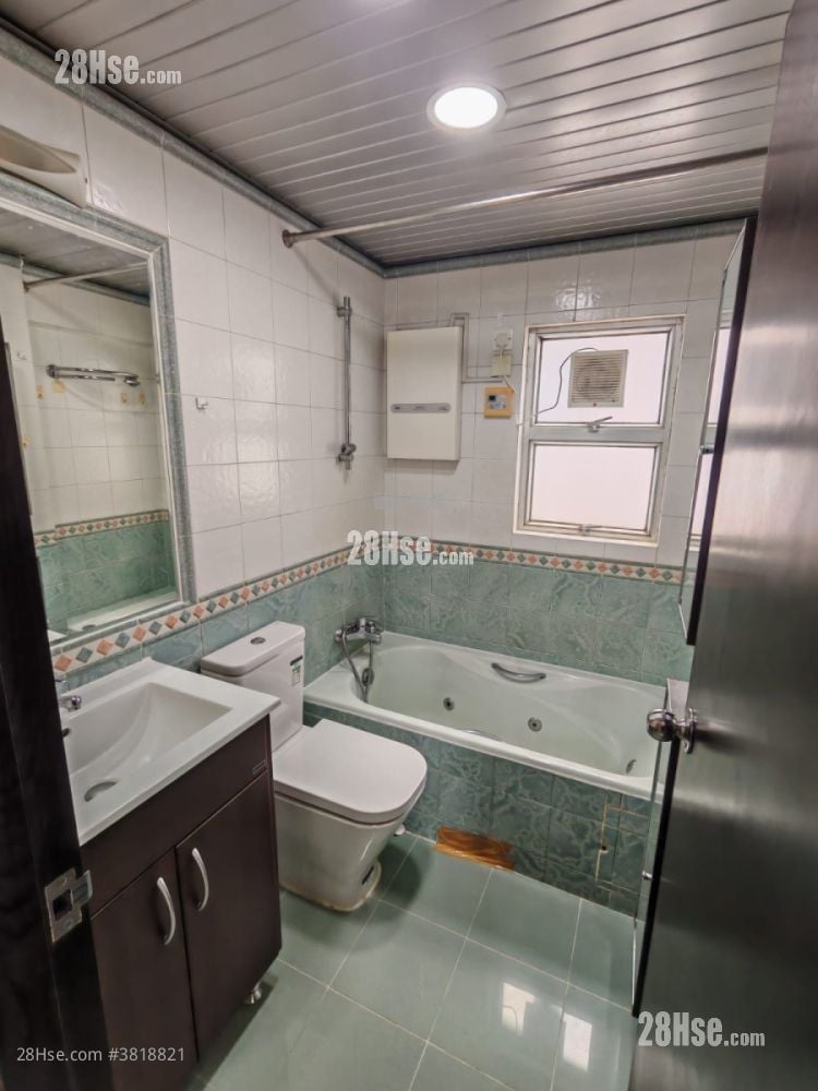 容龙居 售盘 4 房 , 3 浴室 970 平方尺