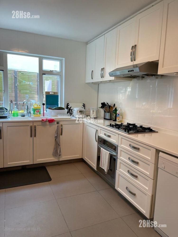 村屋 售盤 4 房 , 3 浴室 2,100 平方呎