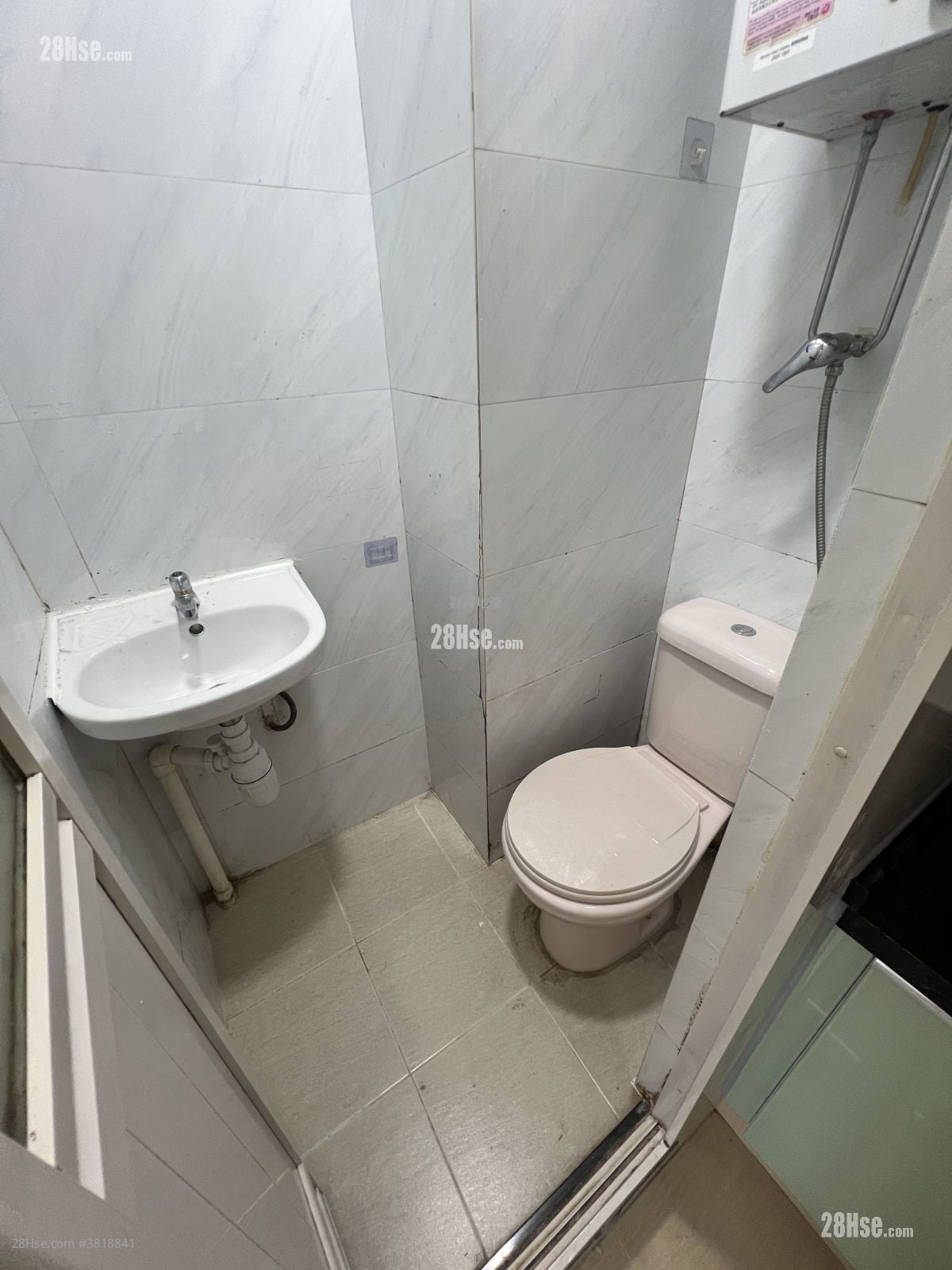 On Ning Building Rental 140 ft²