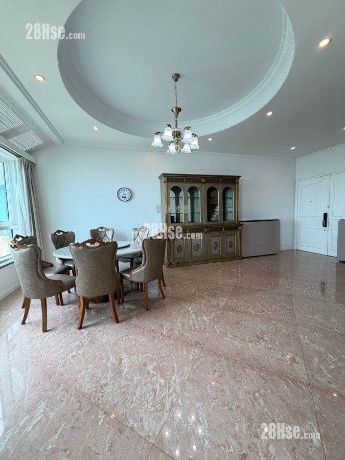 Palatial Coast Rental 5+ Bedrooms , 4 Bathrooms 2,209 ft²