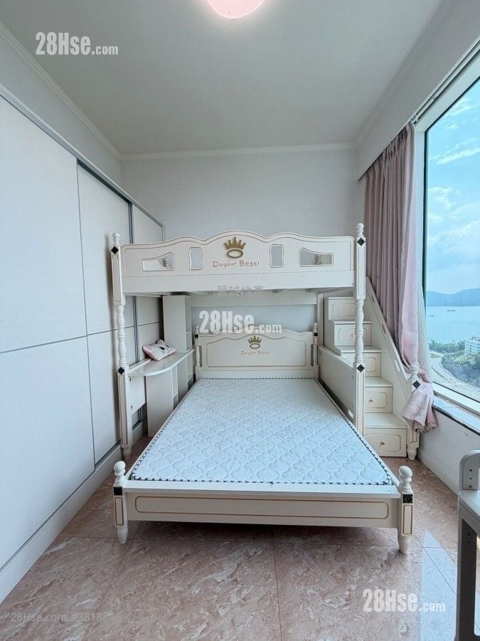 Palatial Coast Rental 5+ Bedrooms , 4 Bathrooms 2,209 ft²