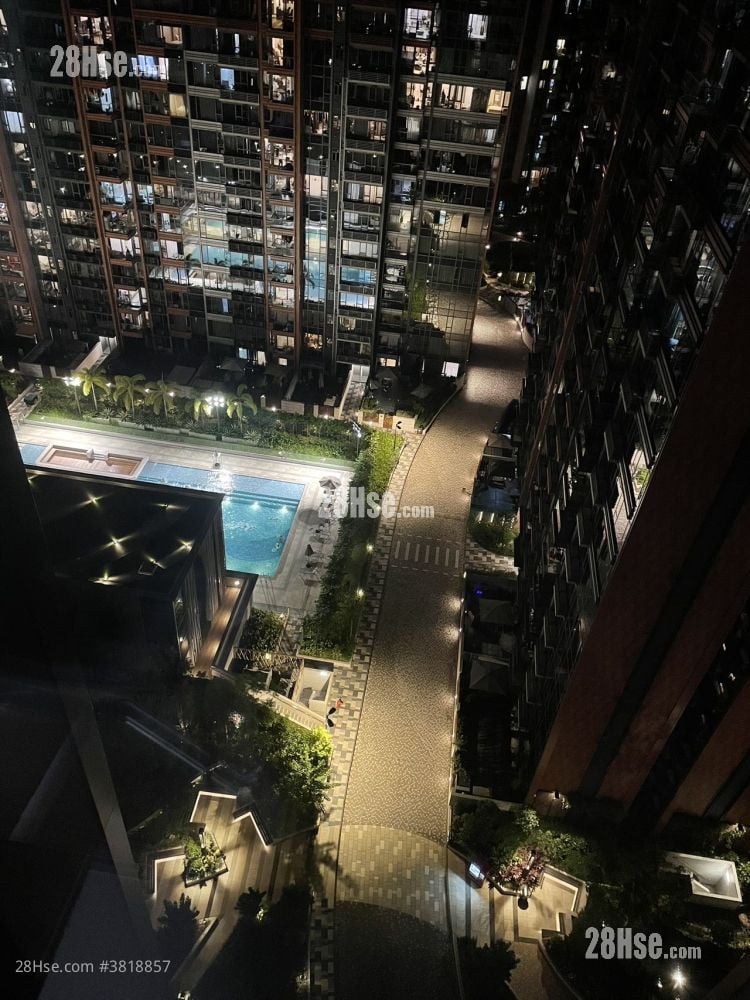 Centra Horizon Sell 2 Bedrooms , 1 Bathroom 556 ft²