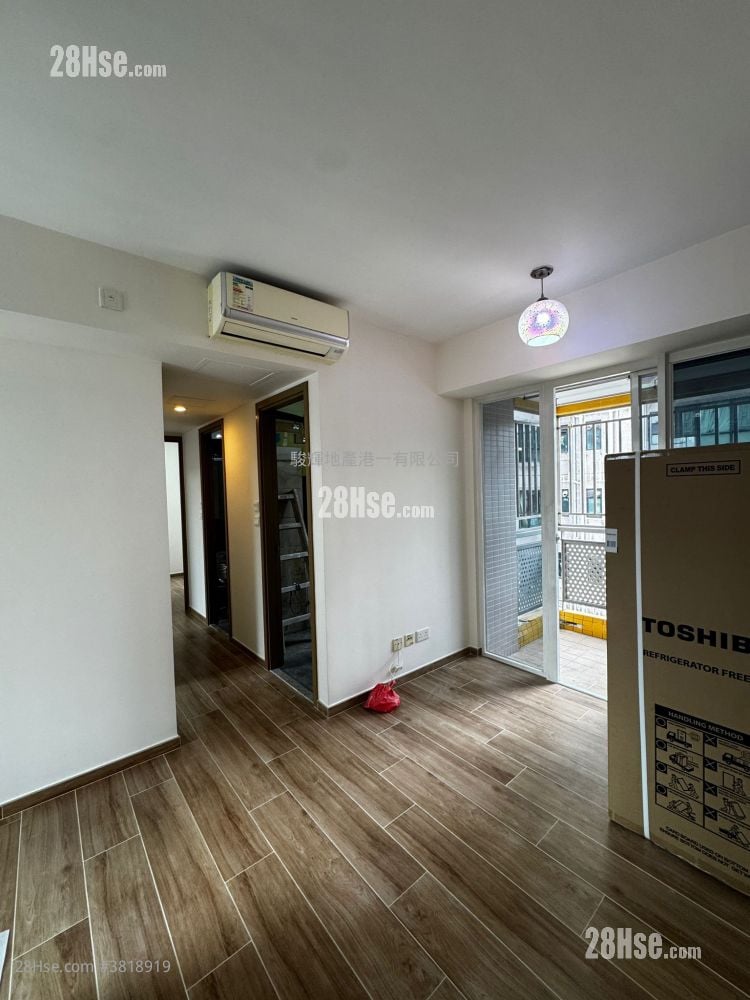 Metroregalia Rental 3 Bedrooms , 1 Bathroom 464 ft²