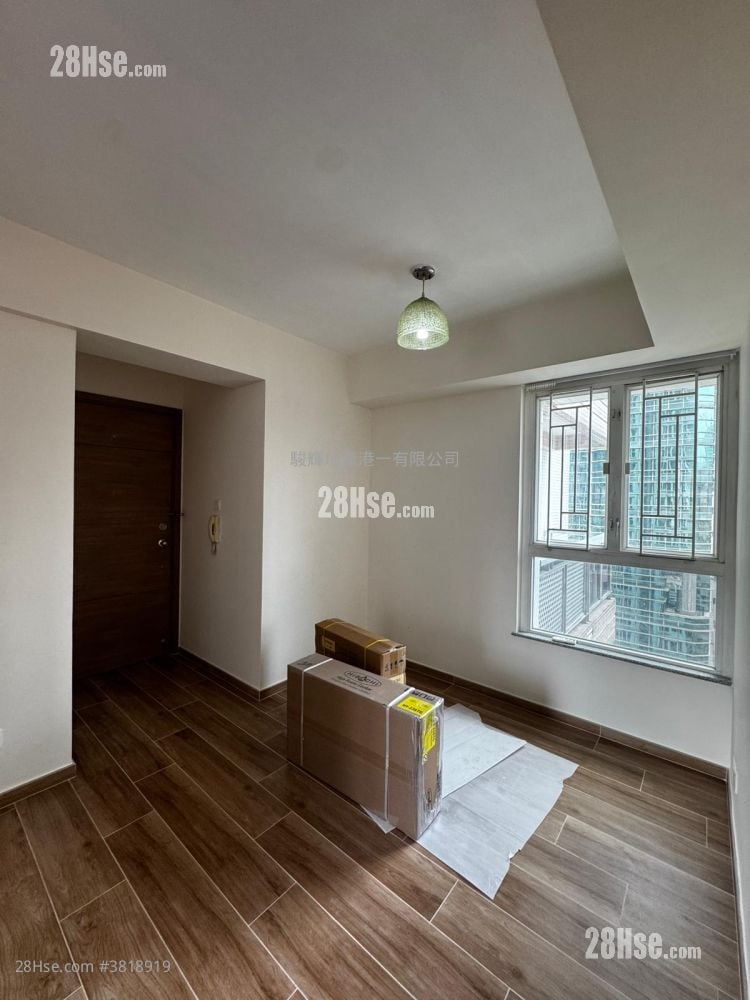 Metroregalia Rental 3 Bedrooms , 1 Bathroom 464 ft²