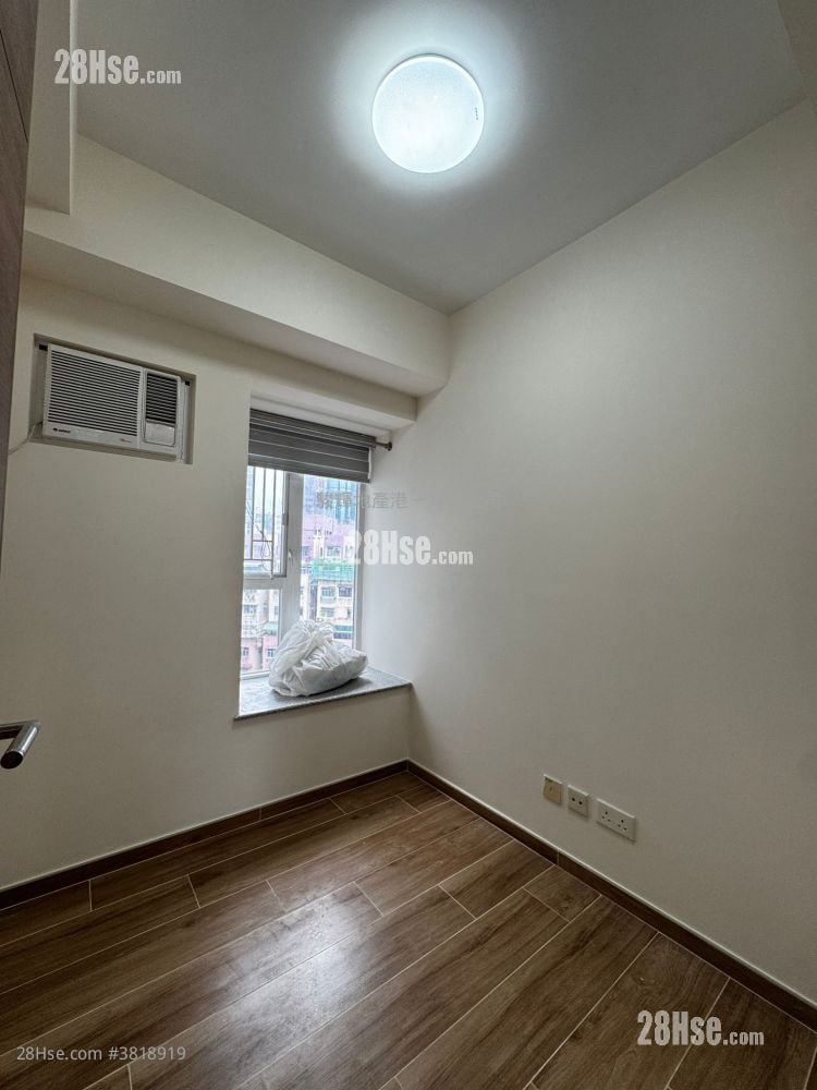Metroregalia Rental 3 Bedrooms , 1 Bathroom 464 ft²