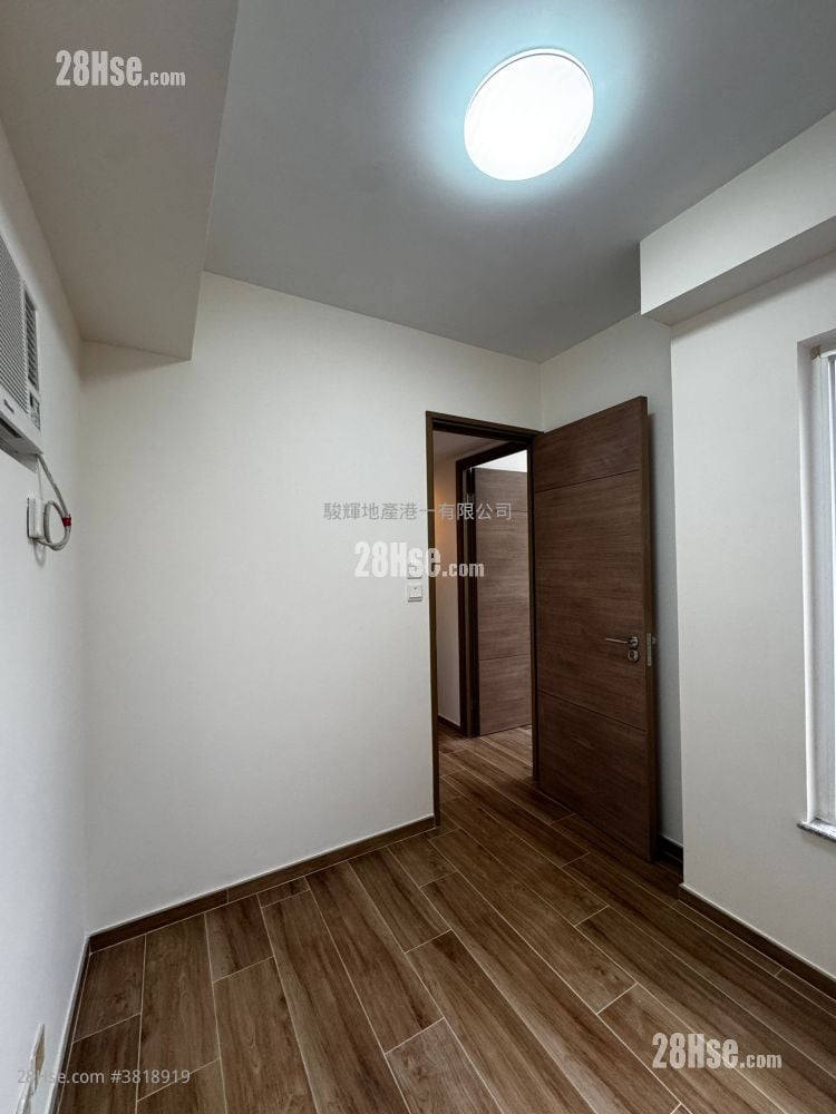 Metroregalia Rental 3 Bedrooms , 1 Bathroom 464 ft²