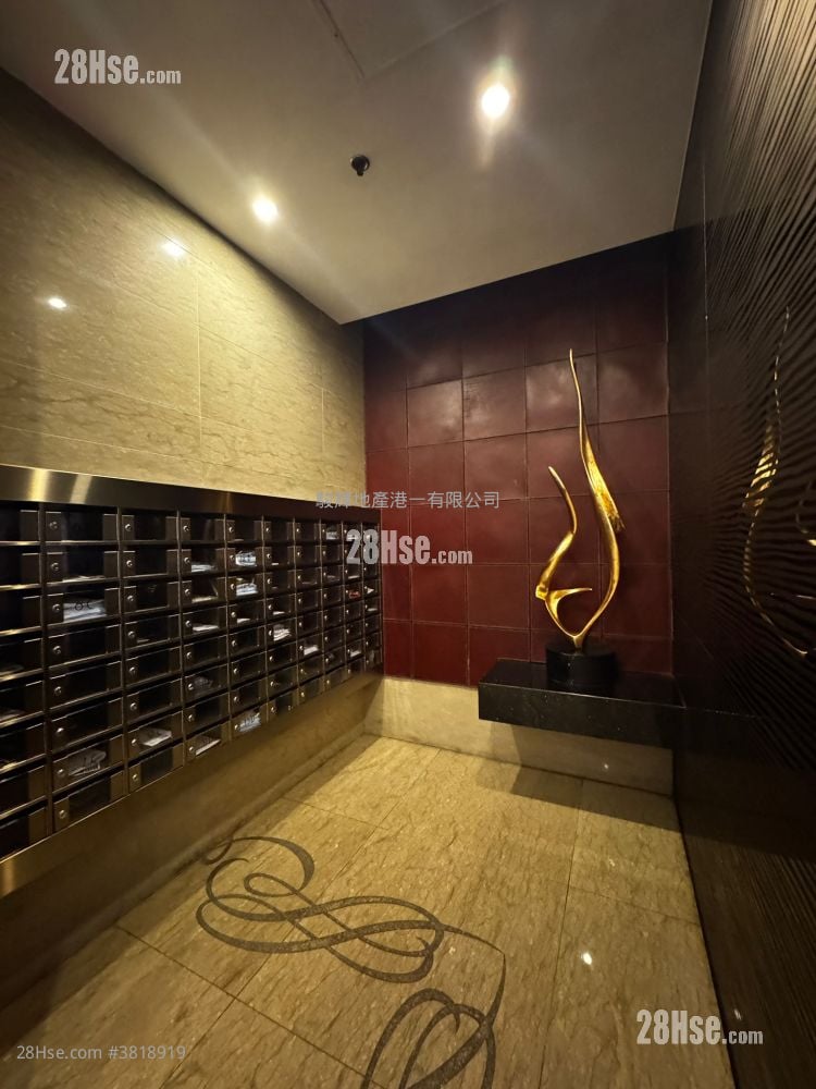 Metroregalia Rental 3 Bedrooms , 1 Bathroom 464 ft²