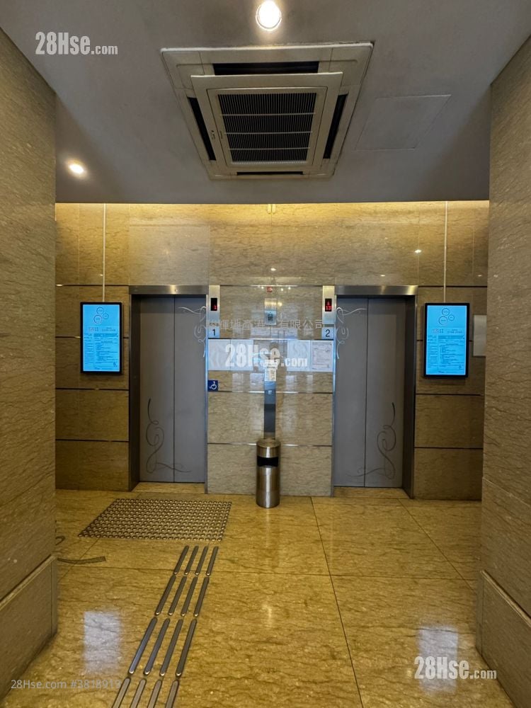 Metroregalia Rental 3 Bedrooms , 1 Bathroom 464 ft²