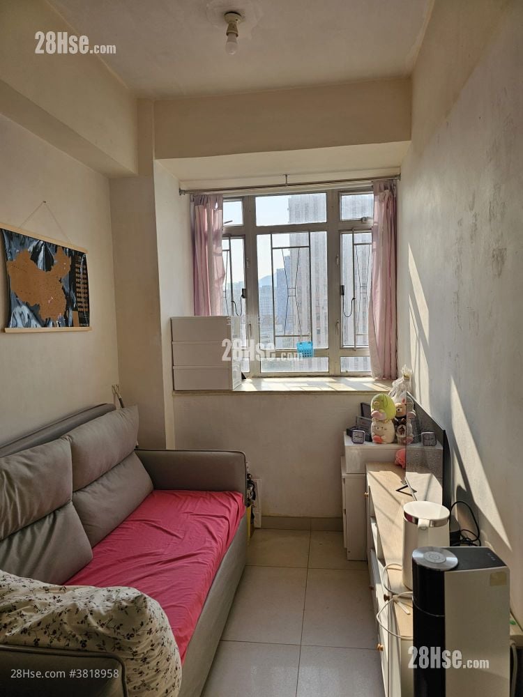 Man Bo Building Sell 1 Bedroom , 1 Bathroom 269 ft²