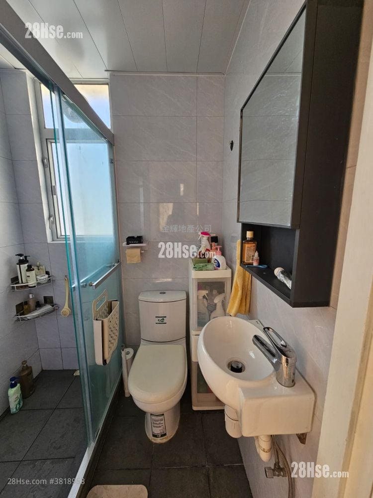 Man Bo Building Sell 1 Bedroom , 1 Bathroom 269 ft²