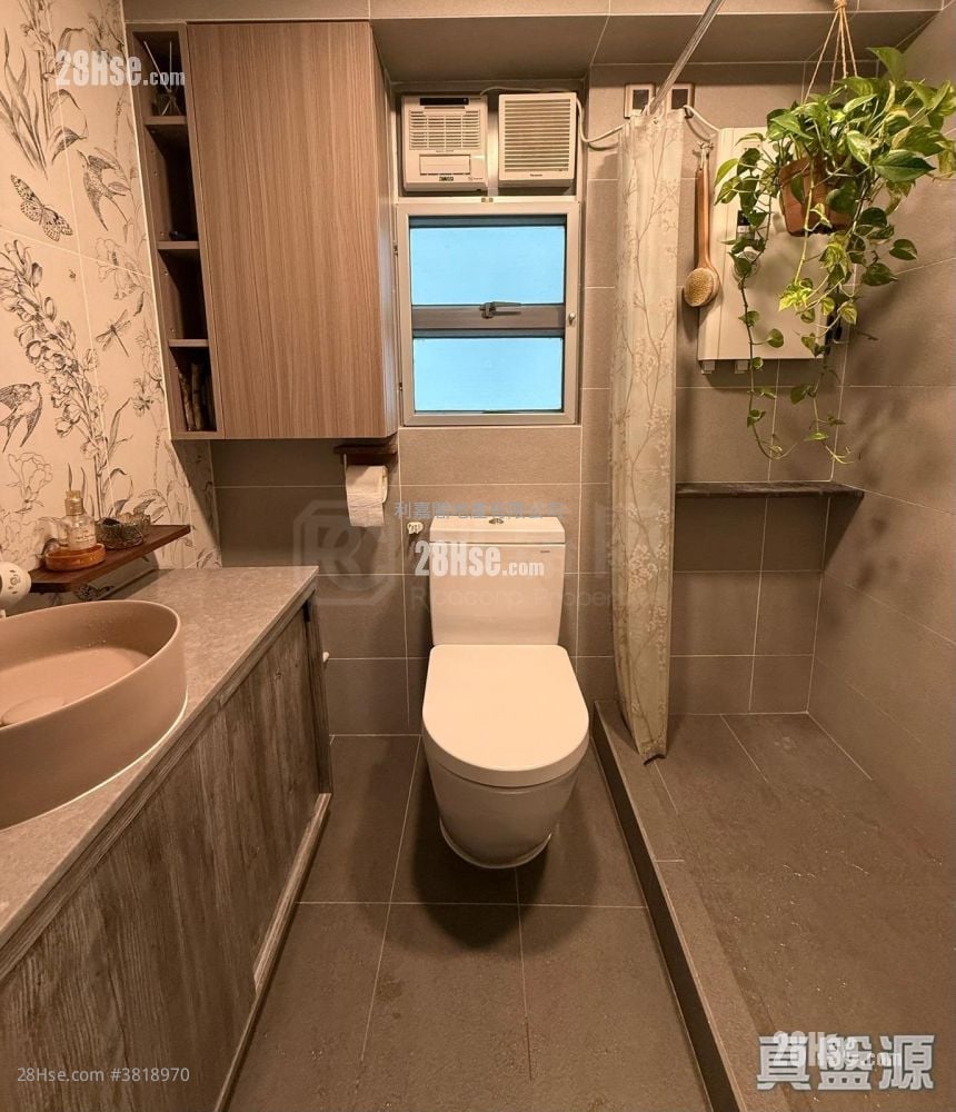 Well On Garden Sell 2 Bedrooms , 1 Bathroom 411 ft²