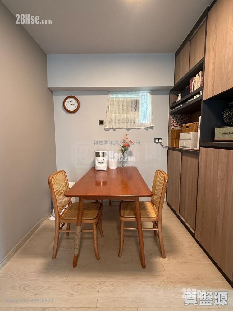 Well On Garden Sell 2 Bedrooms , 1 Bathroom 411 ft²