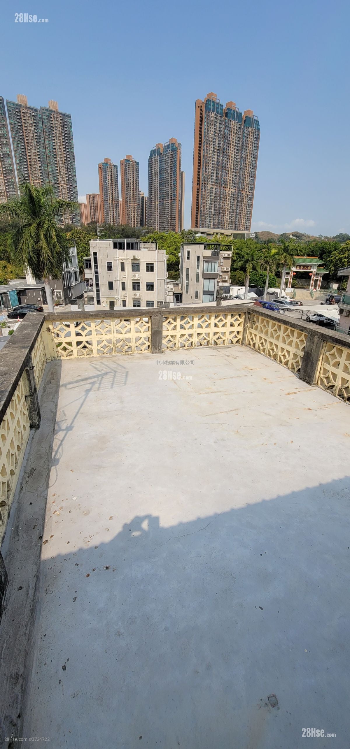 rooftoop: Yeung Uk Tsuen ,Au Tau Rental 2 Bedrooms , 1 Bathroom