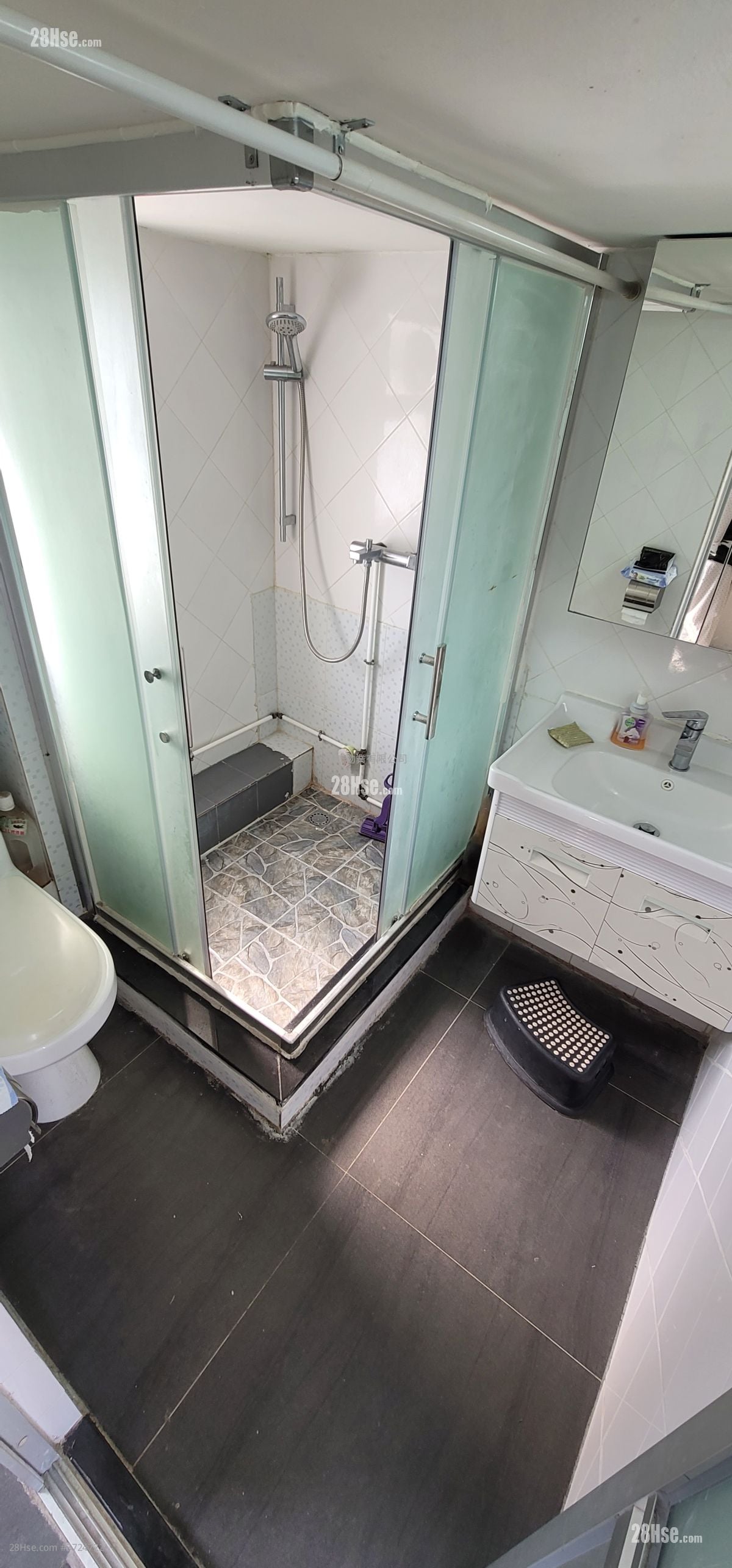 bathroom: Yeung Uk Tsuen ,Au Tau Rental 2 Bedrooms , 1 Bathroom