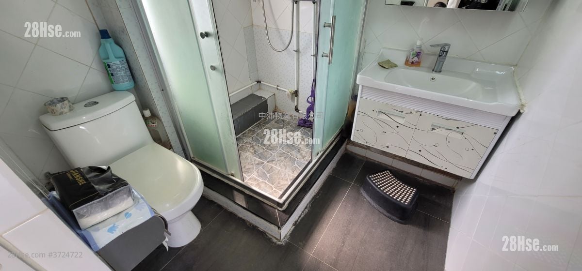 bathroom: Yeung Uk Tsuen ,Au Tau Rental 2 Bedrooms , 1 Bathroom