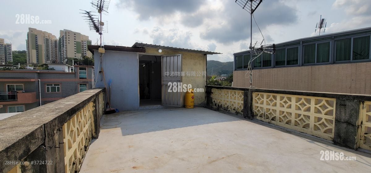 rooftoop: Yeung Uk Tsuen ,Au Tau Rental 2 Bedrooms , 1 Bathroom