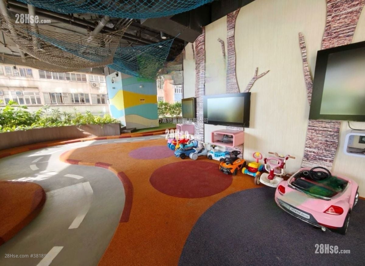 Cadogan Rental 3 Bedrooms , 2 Bathrooms 916 ft²