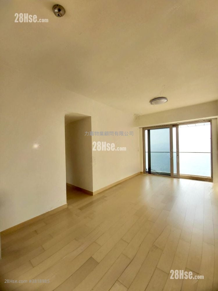 Cadogan Rental 3 Bedrooms , 2 Bathrooms 916 ft²