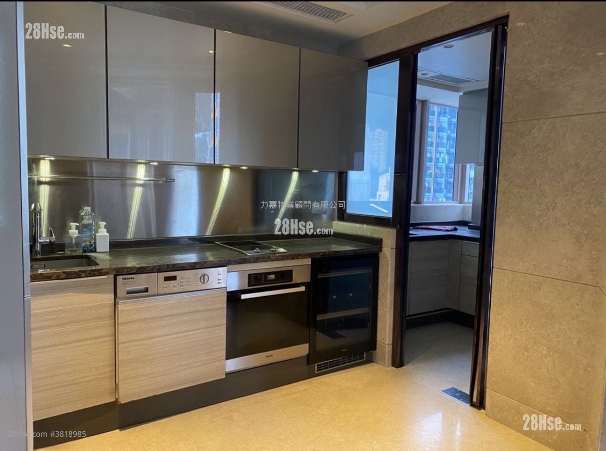 Cadogan Rental 3 Bedrooms , 2 Bathrooms 916 ft²