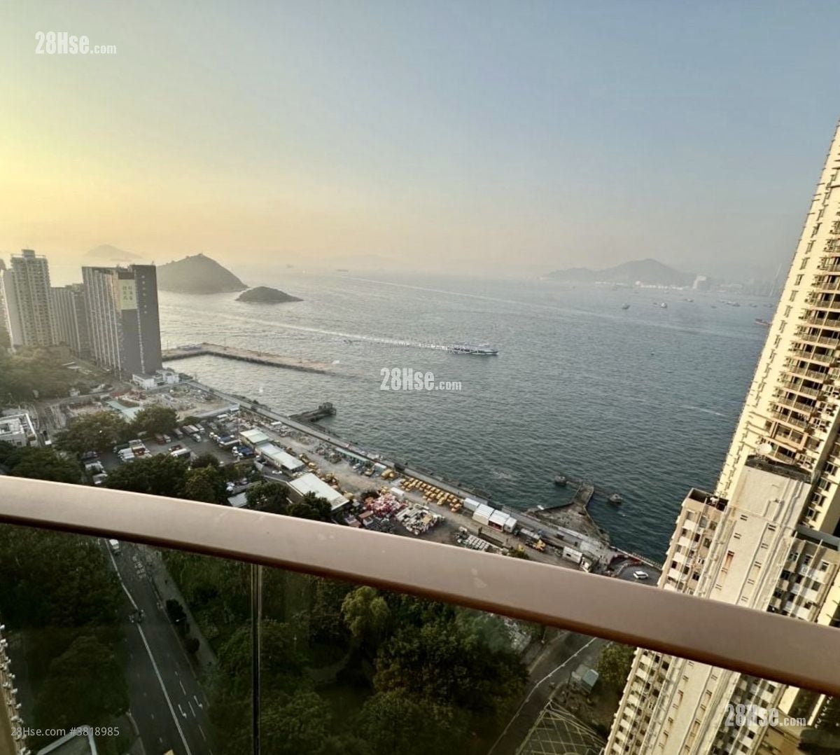 Cadogan Rental 3 Bedrooms , 2 Bathrooms 916 ft²