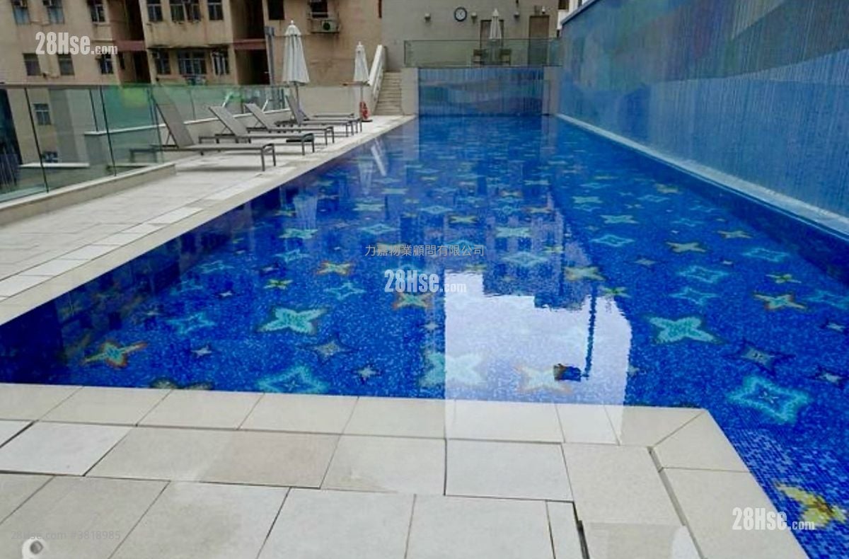 Cadogan Rental 3 Bedrooms , 2 Bathrooms 916 ft²