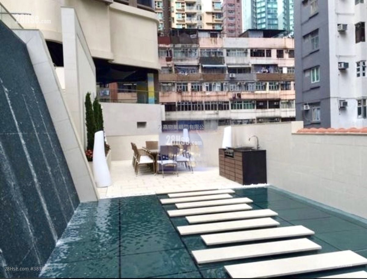 Cadogan Rental 3 Bedrooms , 2 Bathrooms 916 ft²