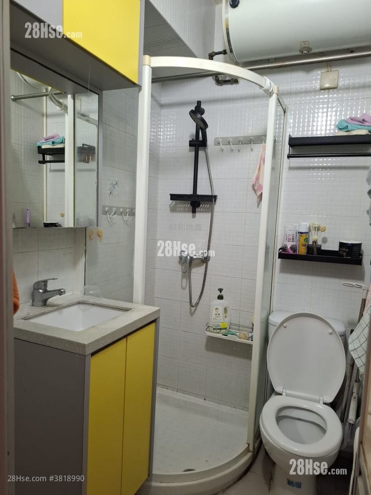 Tung Lo Court Rental 2 Bedrooms , 1 Bathroom 430 ft²