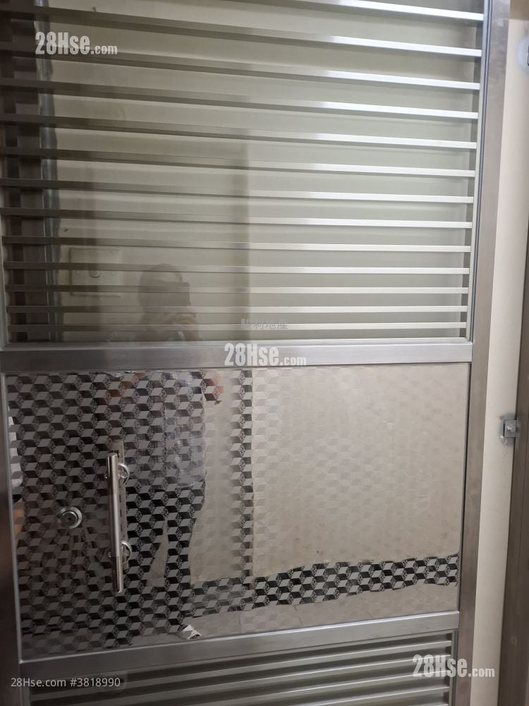 Tung Lo Court Rental 2 Bedrooms , 1 Bathroom 430 ft²