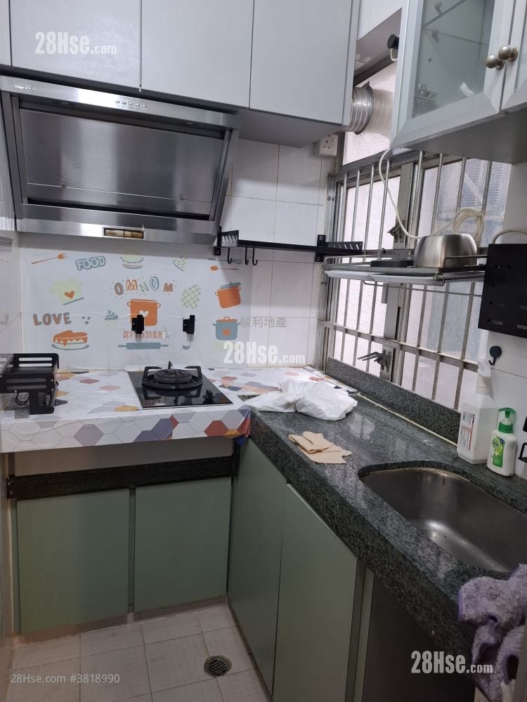 Tung Lo Court Rental 2 Bedrooms , 1 Bathroom 430 ft²