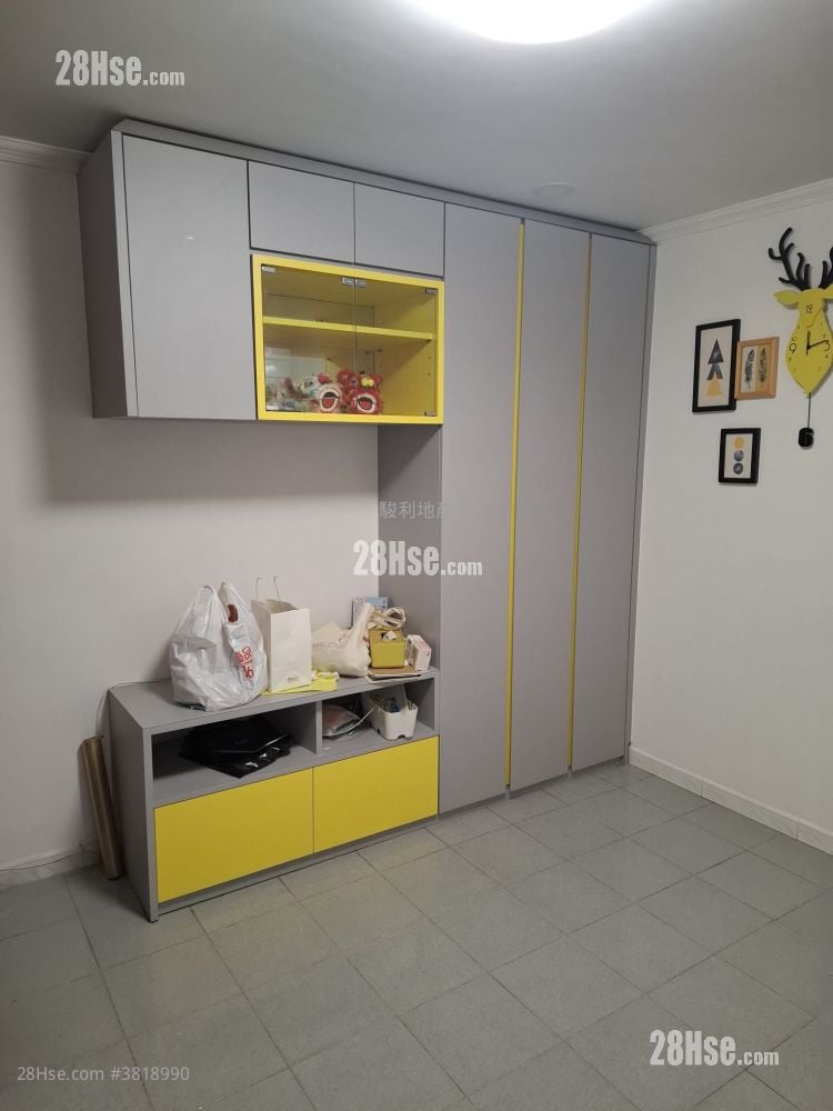 Tung Lo Court Rental 2 Bedrooms , 1 Bathroom 430 ft²