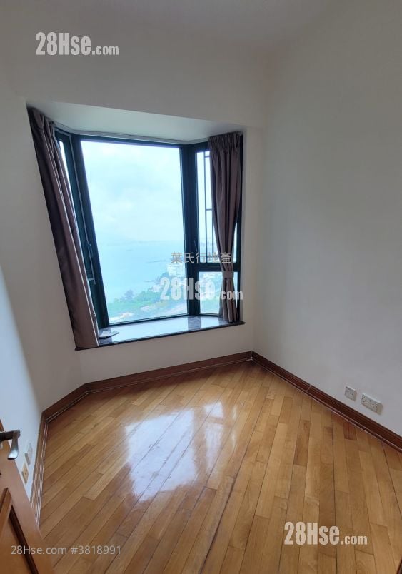 Palatial Coast Rental 3 Bedrooms , 2 Bathrooms 1,186 ft²