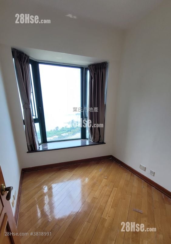 Palatial Coast Rental 3 Bedrooms , 2 Bathrooms 1,186 ft²