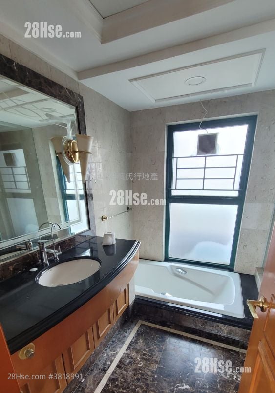 Palatial Coast Rental 3 Bedrooms , 2 Bathrooms 1,186 ft²