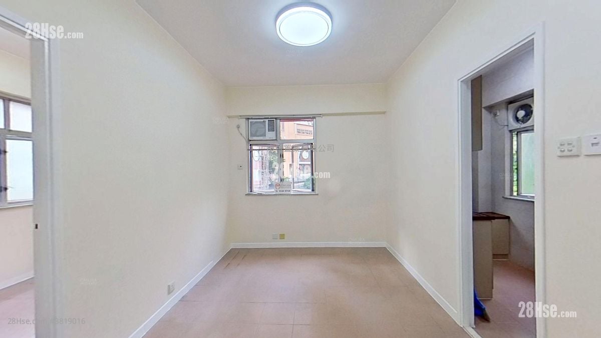 廳: 隆安街5-6號 租盤 1 房 , 1 浴室 304 平方呎