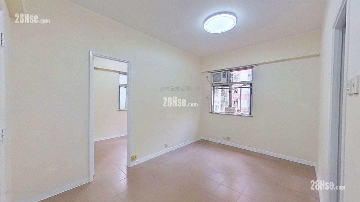 廳: 隆安街5-6號 租盤 1 房 , 1 浴室 304 平方呎