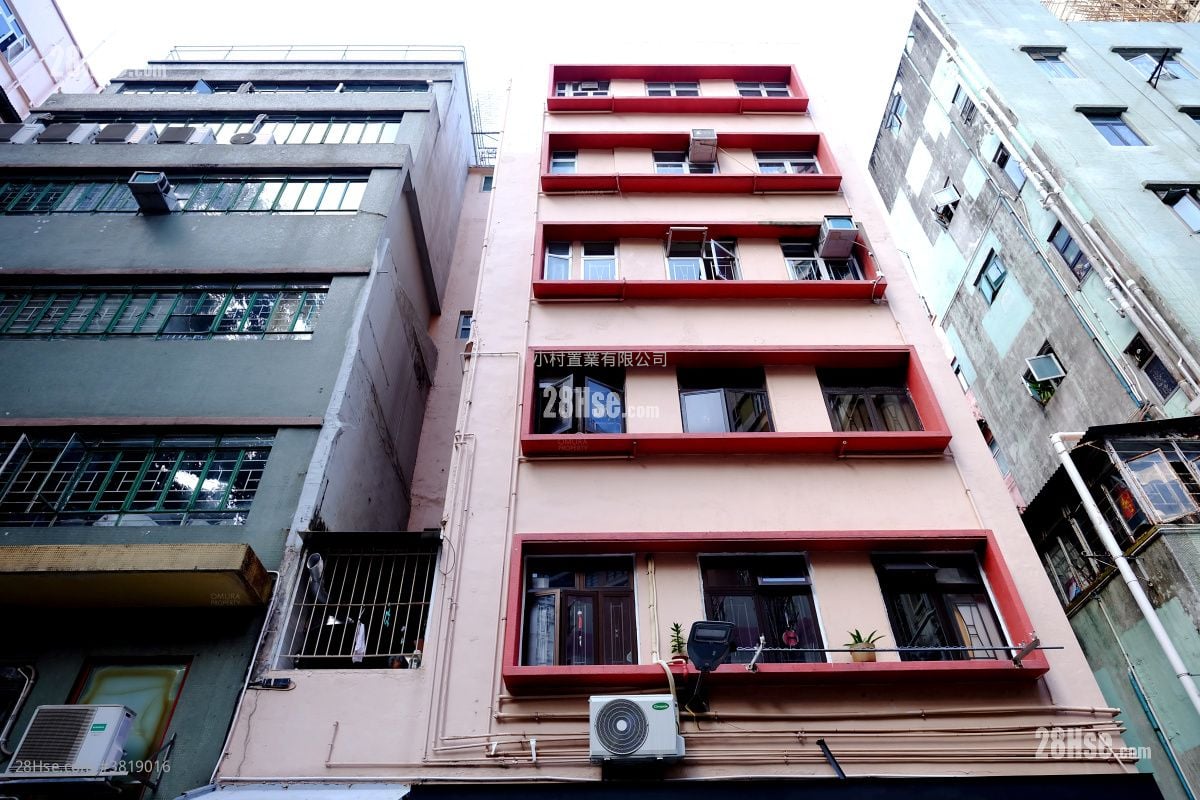 大廈外觀: 隆安街5-6號 租盤 1 房 , 1 浴室 304 平方呎