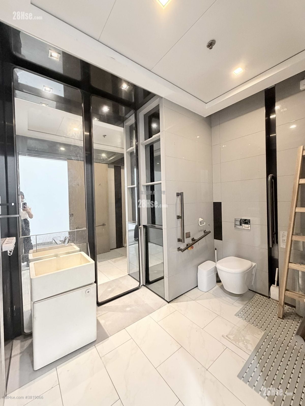 W668 Rental 478 ft²